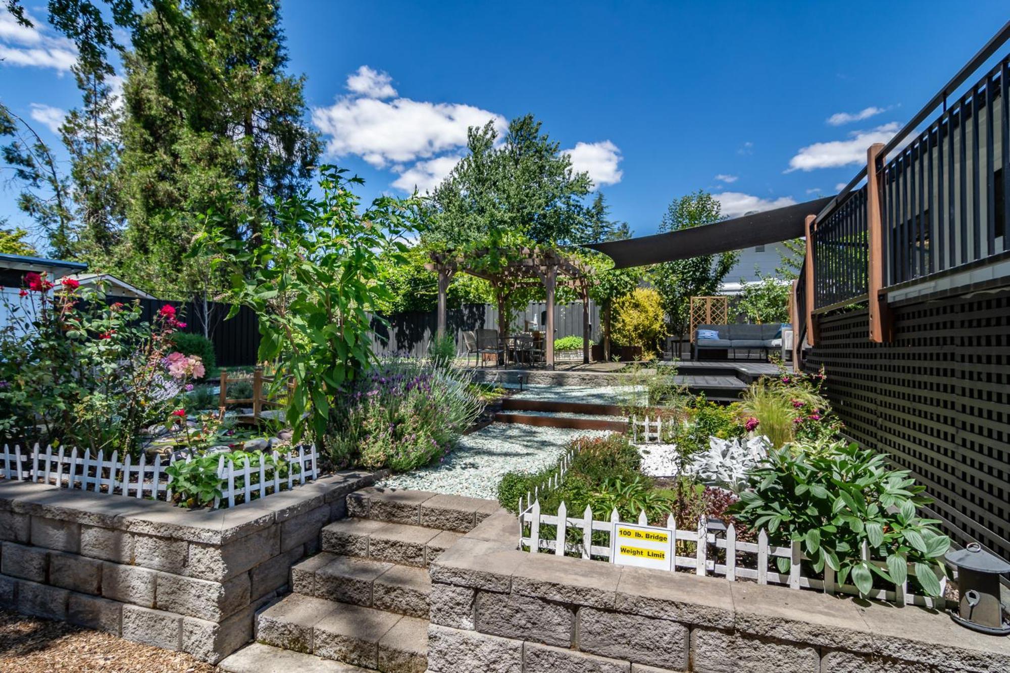 Chic Rv Retreat, Stunning Yard In Roseburg Hotel Eksteriør billede