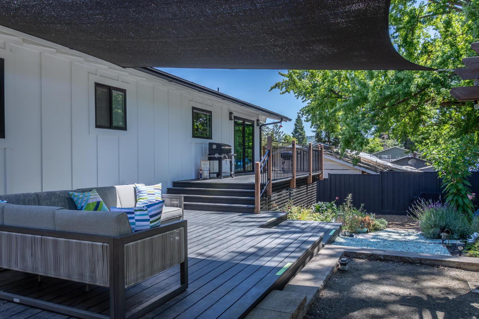 Chic Rv Retreat, Stunning Yard In Roseburg Hotel Eksteriør billede