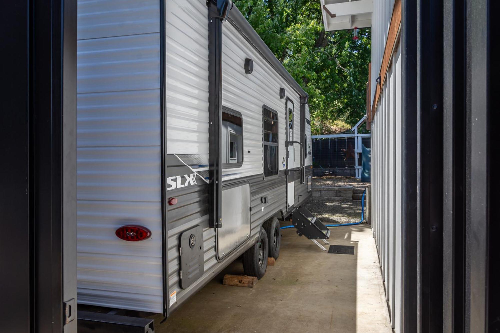 Chic Rv Retreat, Stunning Yard In Roseburg Hotel Eksteriør billede