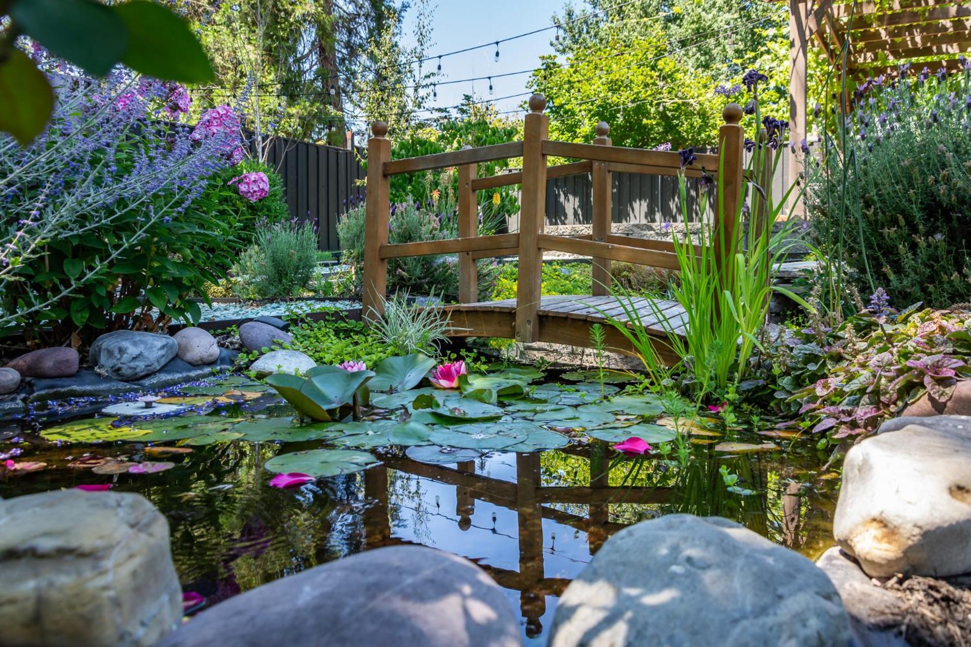 Chic Rv Retreat, Stunning Yard In Roseburg Hotel Eksteriør billede