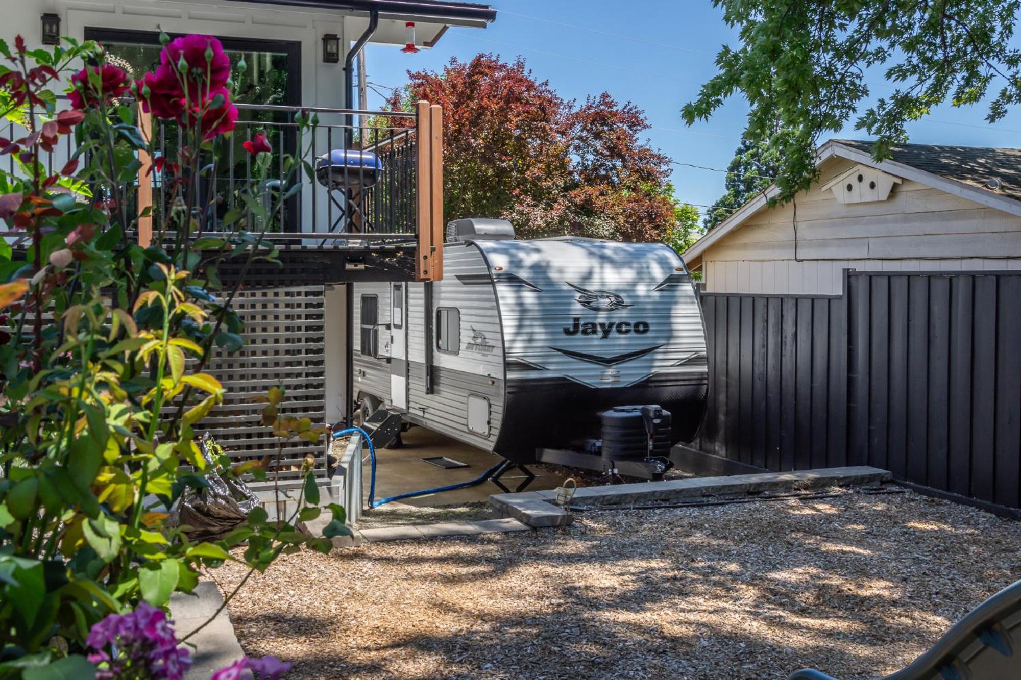 Chic Rv Retreat, Stunning Yard In Roseburg Hotel Eksteriør billede