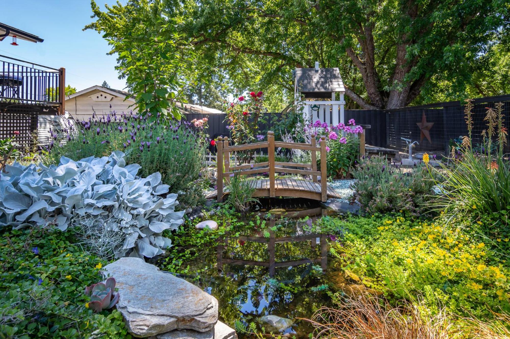 Chic Rv Retreat, Stunning Yard In Roseburg Hotel Eksteriør billede