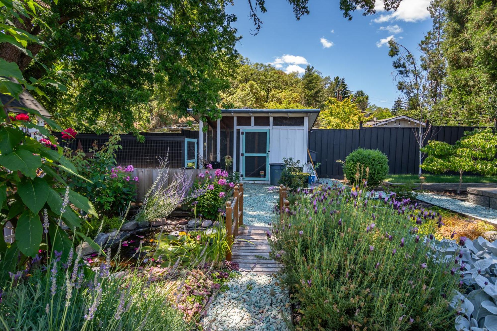 Chic Rv Retreat, Stunning Yard In Roseburg Hotel Eksteriør billede