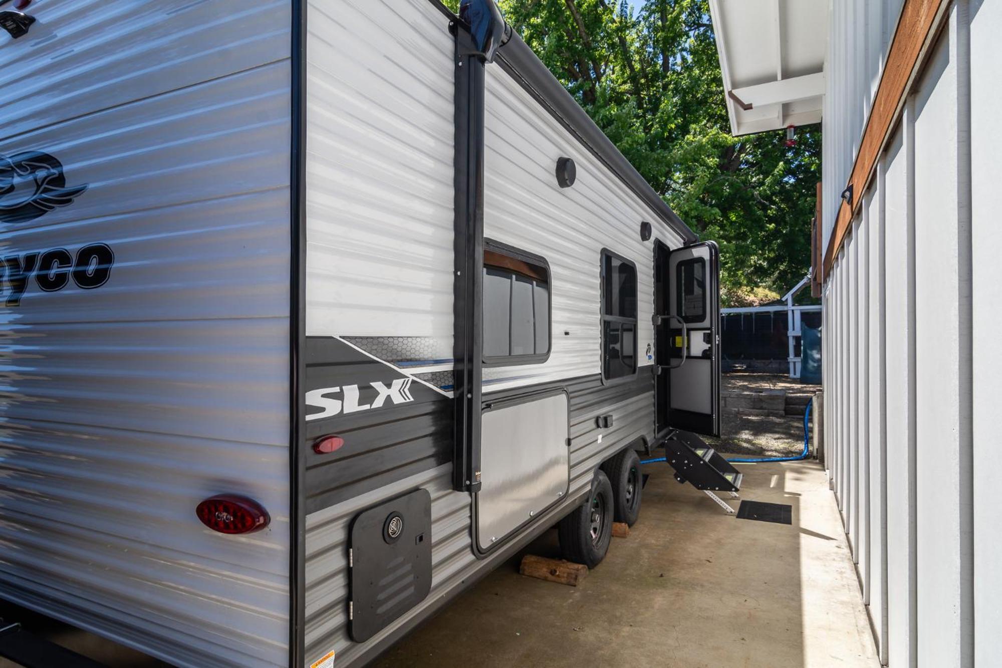 Chic Rv Retreat, Stunning Yard In Roseburg Hotel Eksteriør billede