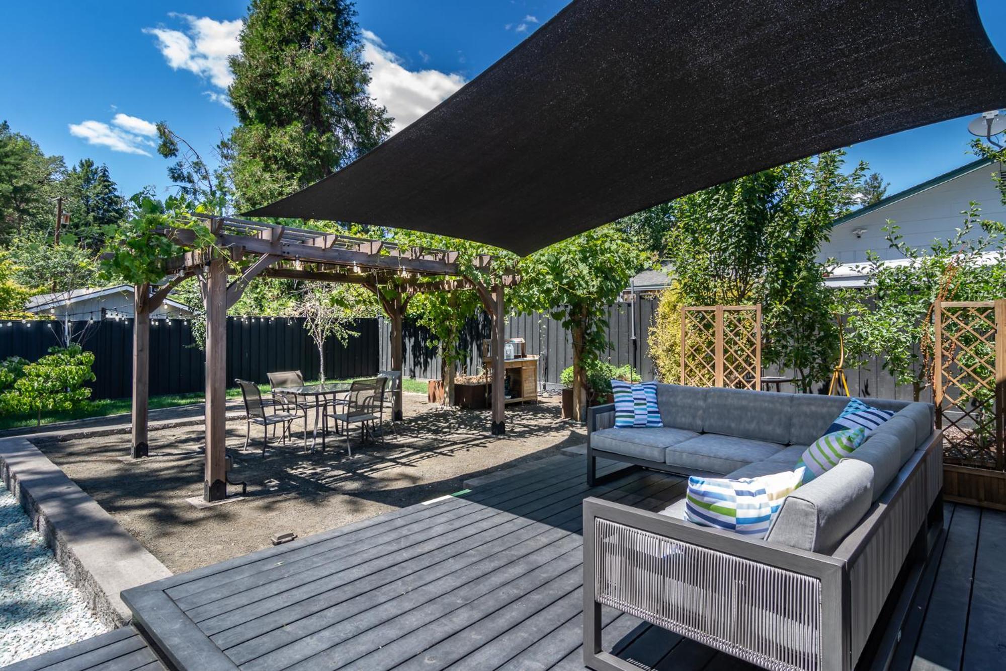Chic Rv Retreat, Stunning Yard In Roseburg Hotel Eksteriør billede