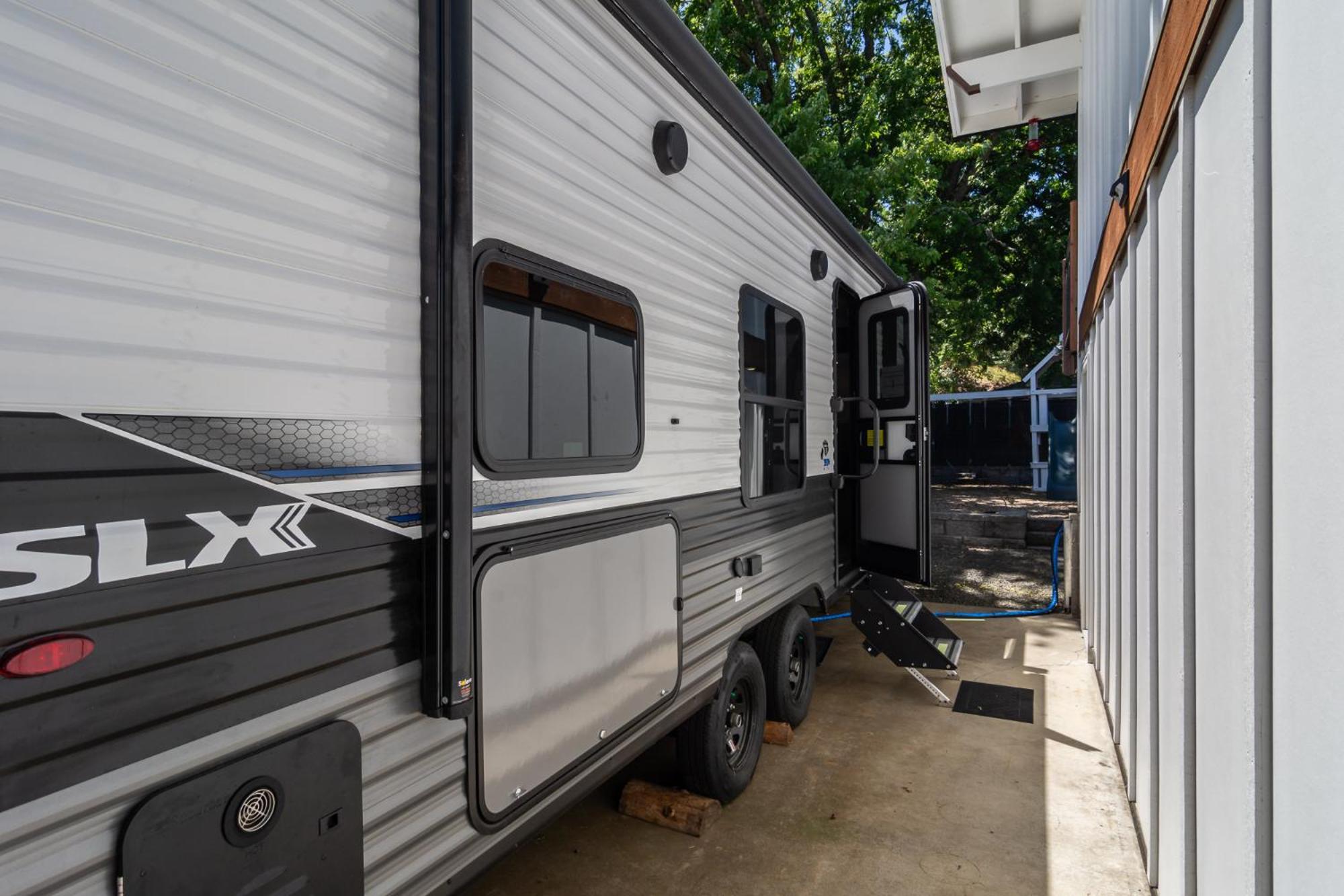 Chic Rv Retreat, Stunning Yard In Roseburg Hotel Eksteriør billede