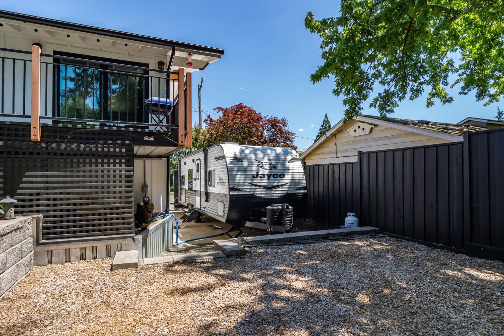 Chic Rv Retreat, Stunning Yard In Roseburg Hotel Eksteriør billede