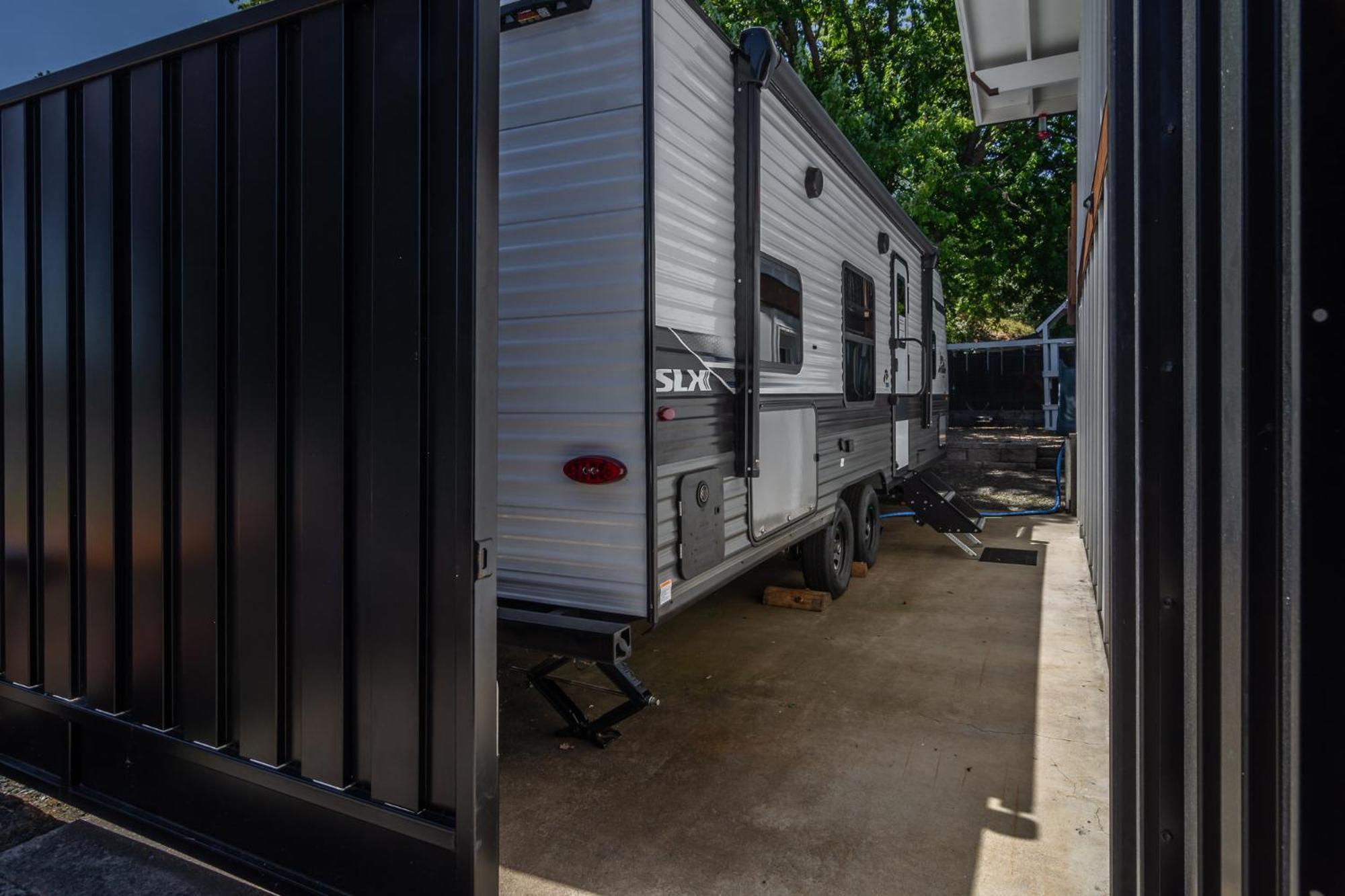 Chic Rv Retreat, Stunning Yard In Roseburg Hotel Eksteriør billede
