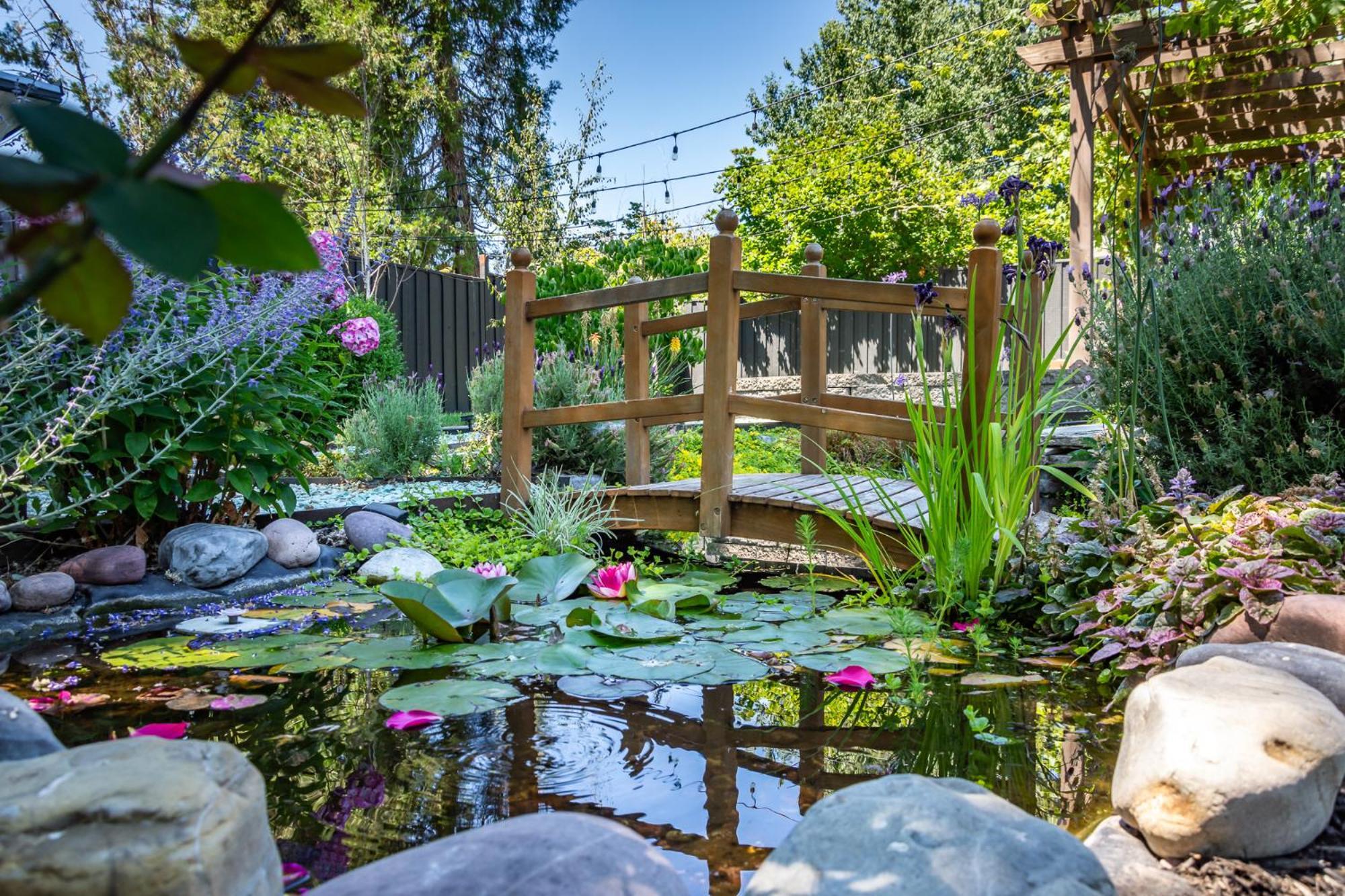 Chic Rv Retreat, Stunning Yard In Roseburg Hotel Eksteriør billede