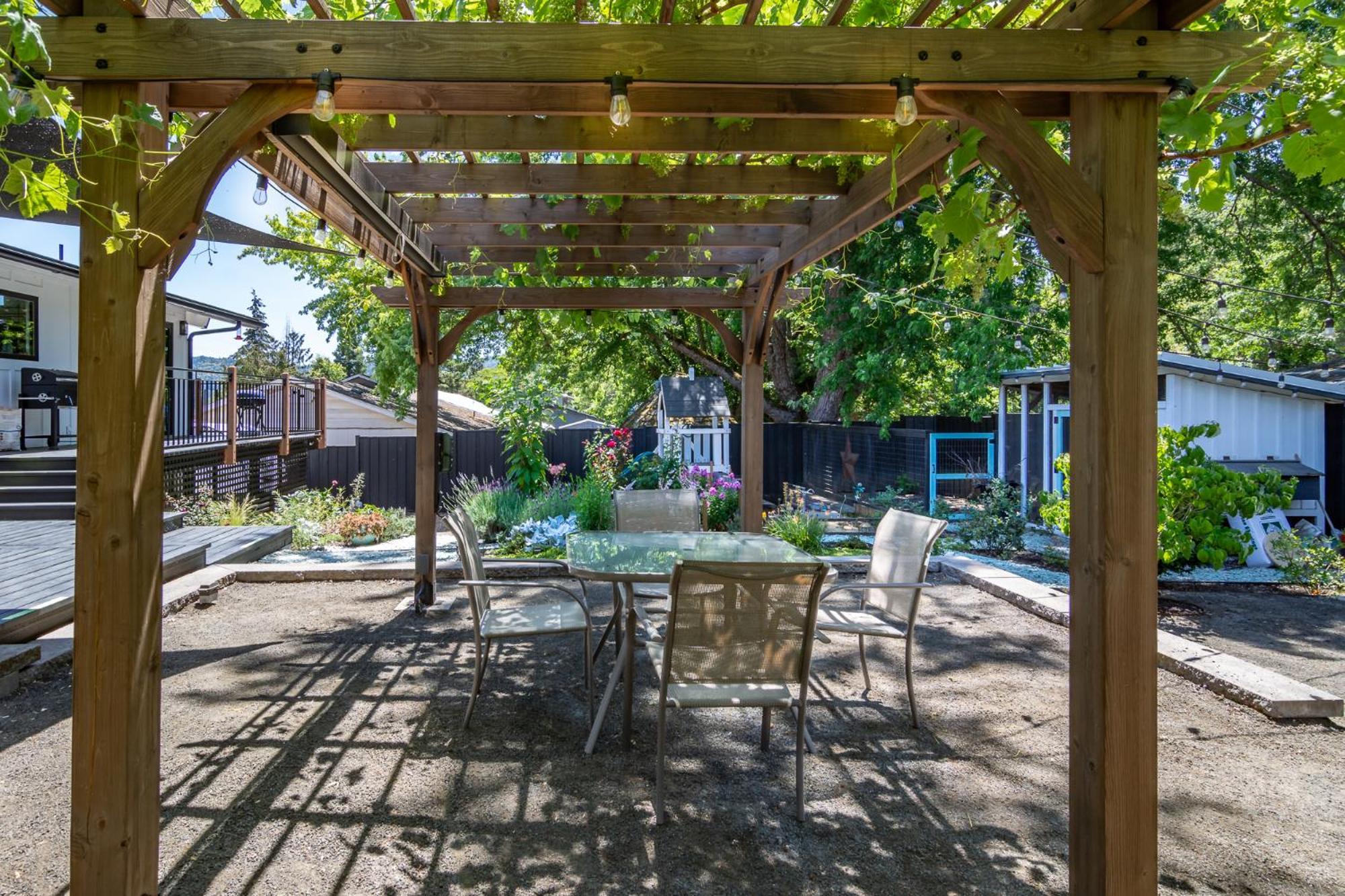 Chic Rv Retreat, Stunning Yard In Roseburg Hotel Eksteriør billede