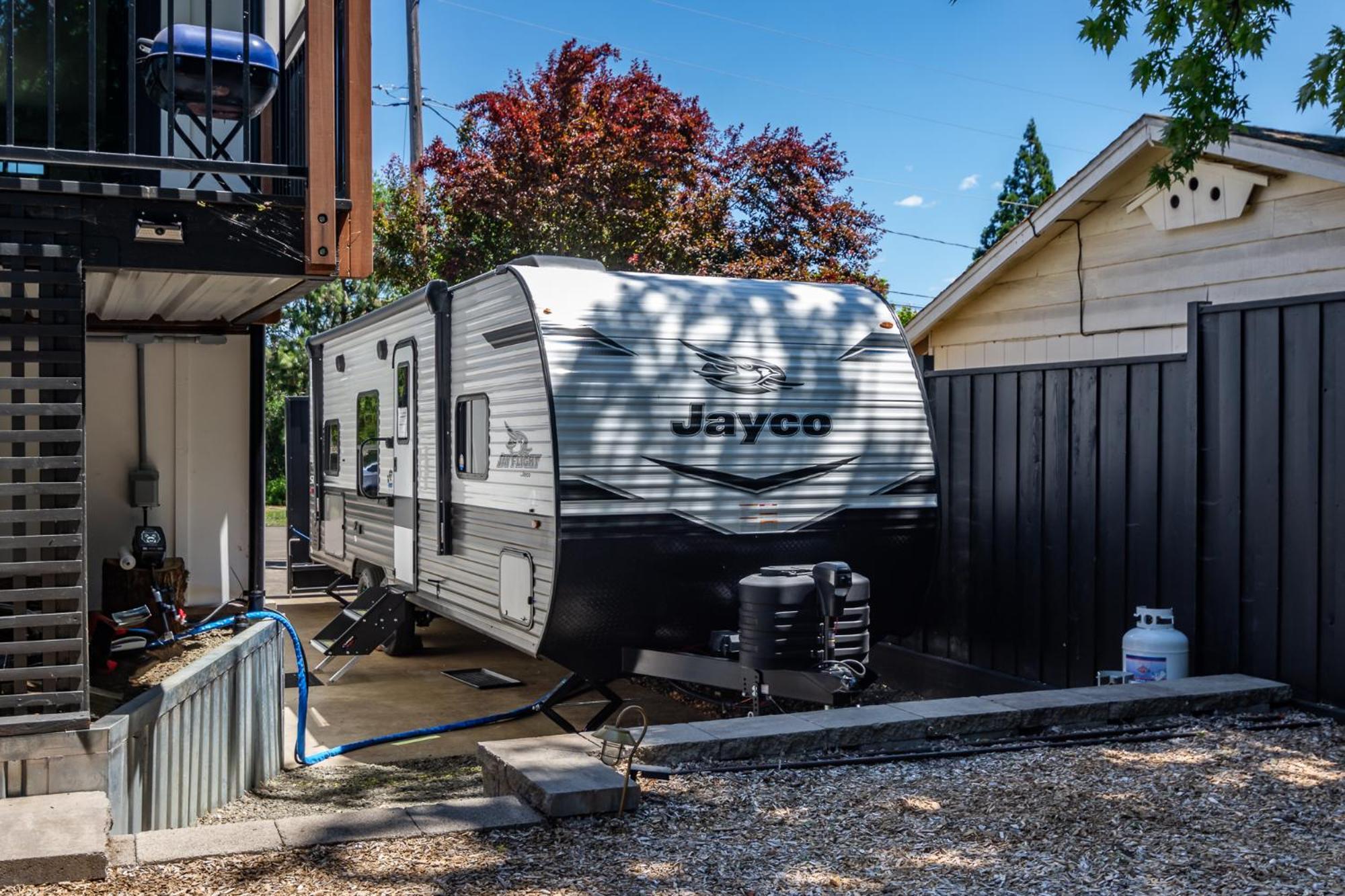 Chic Rv Retreat, Stunning Yard In Roseburg Hotel Eksteriør billede